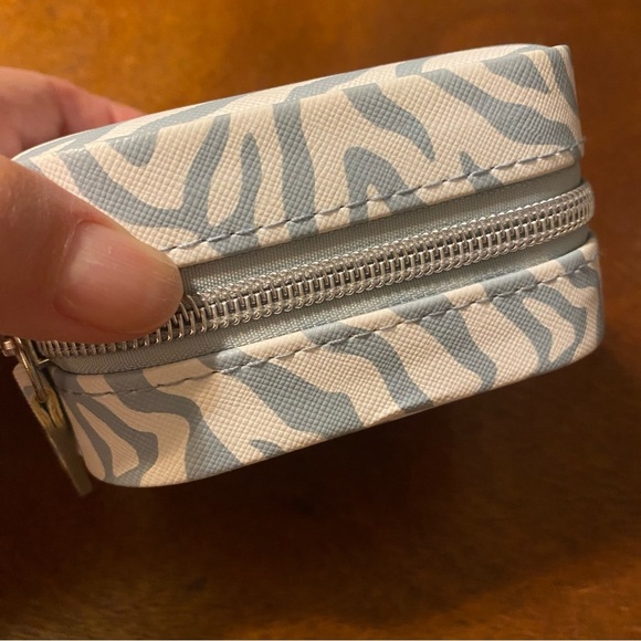 🩷 Milly Blue Zebra Travel Portable Jewelry Case Storage Organizer Clean & Chic 💎 - Picture 9 of 14